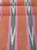Rembourrage luxueux en soie dorée pour tête de lit ottoman, tissus d'intérieur pour textiles de maison : housses d'oreiller, motifs inspirés du kimono, motifs en filigrane.