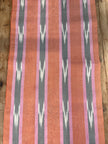 Rembourrage luxueux en soie dorée pour tête de lit ottoman, tissus d'intérieur pour textiles de maison : housses d'oreiller, motifs inspirés du kimono, motifs en filigrane.
