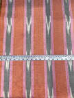 Rembourrage luxueux en soie dorée pour tête de lit ottoman, tissus d'intérieur pour textiles de maison : housses d'oreiller, motifs inspirés du kimono, motifs en filigrane.