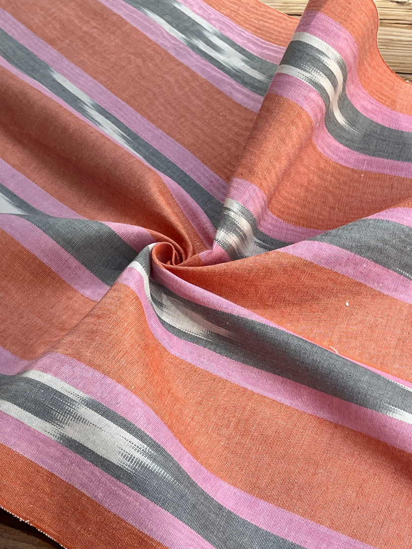 Osmanlı Başlık İçin Altın Lüks İpek Döşeme, Ev Tekstili İç Mekan Kumaşları: Yastık Kılıfları, Kimono Esintili Tasarımlar, Filigran Desenleri.