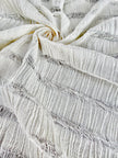 Tissu en coton froissé extensible neutre, surface texturée, coton tissé à la main blanc cassé, coton beige biologique semi-transparent et non blanchi.