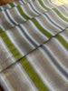 Rembourrage luxueux en soie dorée pour tête de lit ottoman, tissus d'intérieur pour textiles de maison : housses d'oreiller, motifs inspirés du kimono, motifs en filigrane.