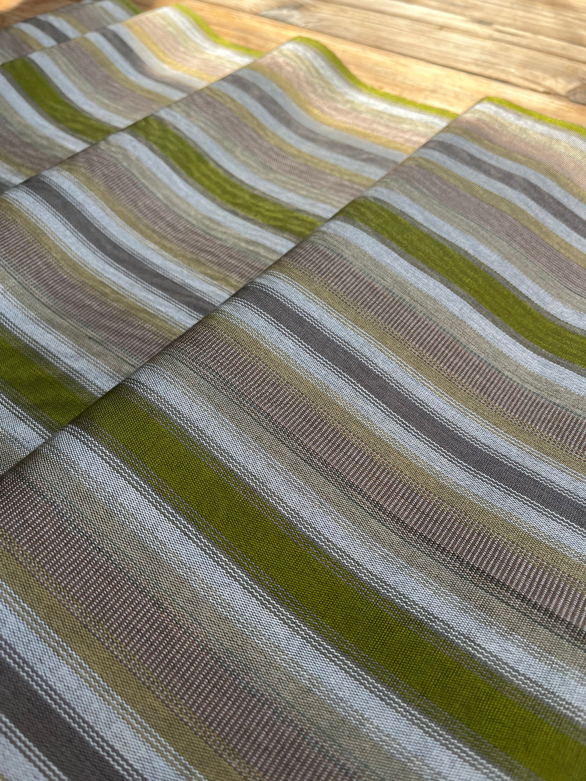 Osmanlı Başlık İçin Altın Lüks İpek Döşeme, Ev Tekstili İç Mekan Kumaşları: Yastık Kılıfları, Kimono Esintili Tasarımlar, Filigran Desenleri.