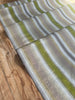 Rembourrage luxueux en soie dorée pour tête de lit ottoman, tissus d'intérieur pour textiles de maison : housses d'oreiller, motifs inspirés du kimono, motifs en filigrane.