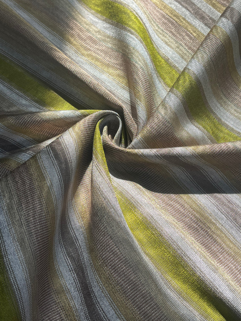 Osmanlı Başlık İçin Altın Lüks İpek Döşeme, Ev Tekstili İç Mekan Kumaşları: Yastık Kılıfları, Kimono Esintili Tasarımlar, Filigran Desenleri.