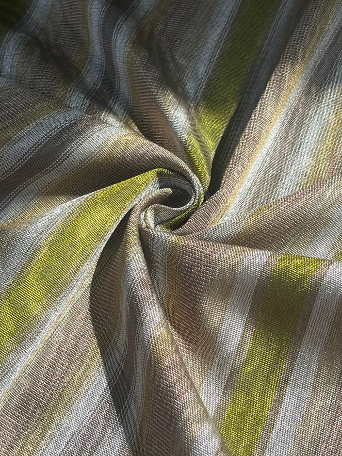 Osmanlı Başlık İçin Altın Lüks İpek Döşeme, Ev Tekstili İç Mekan Kumaşları: Yastık Kılıfları, Kimono Esintili Tasarımlar, Filigran Desenleri.