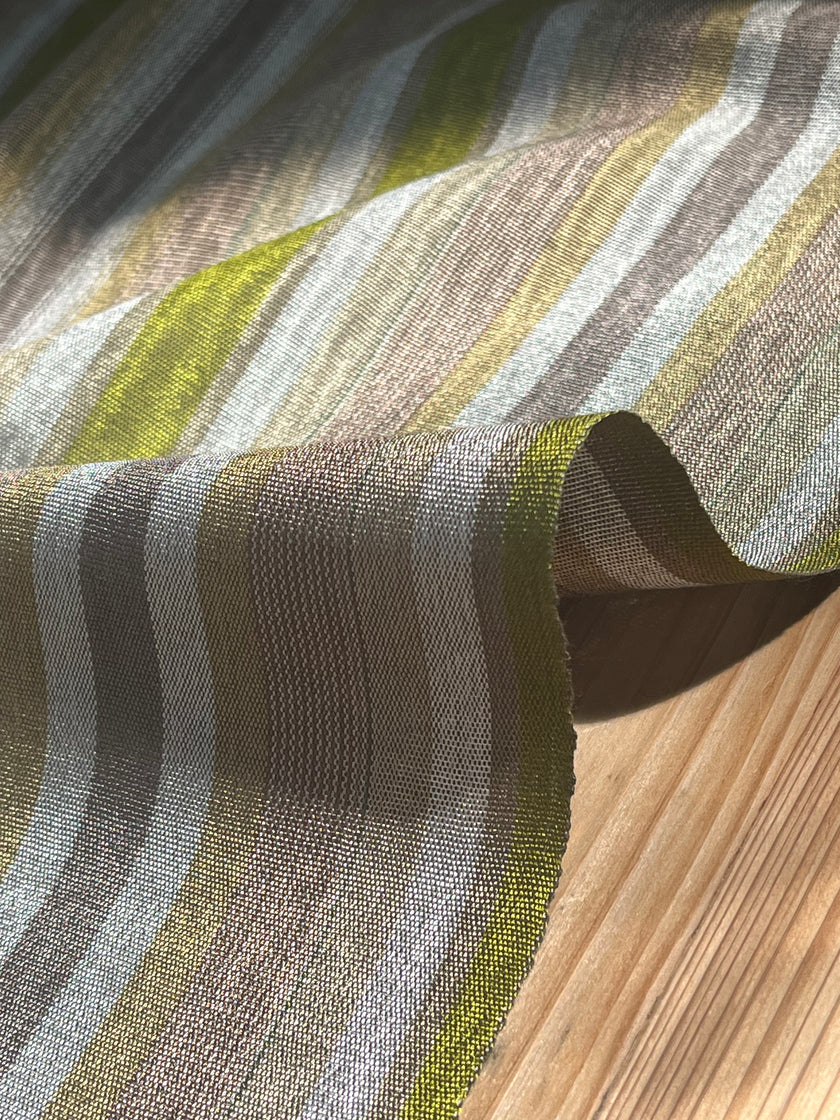 Osmanlı Başlık İçin Altın Lüks İpek Döşeme, Ev Tekstili İç Mekan Kumaşları: Yastık Kılıfları, Kimono Esintili Tasarımlar, Filigran Desenleri.