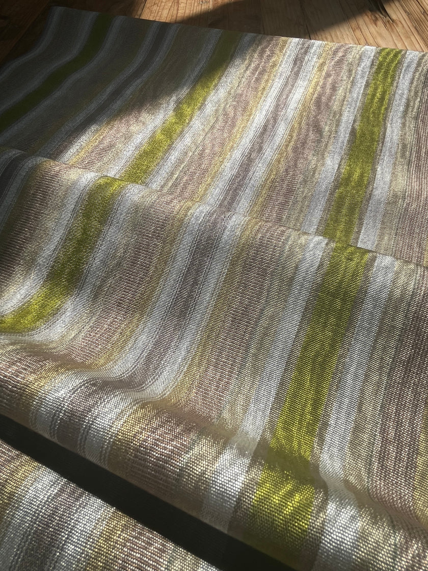 Osmanlı Başlık İçin Altın Lüks İpek Döşeme, Ev Tekstili İç Mekan Kumaşları: Yastık Kılıfları, Kimono Esintili Tasarımlar, Filigran Desenleri.