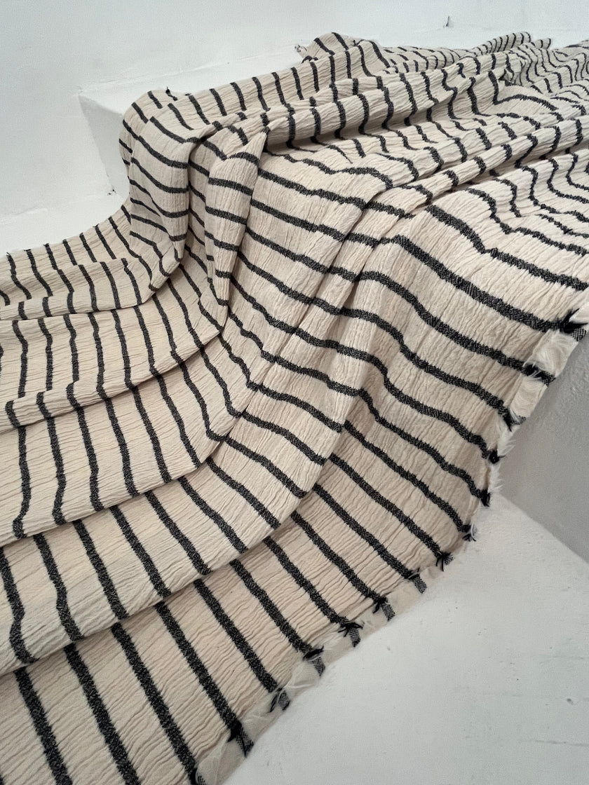 Ağartılmamış Nötr Fildişi Rengi Buruşuk Tül Kumaş, Sile Kumaş. Sile Kumaş.