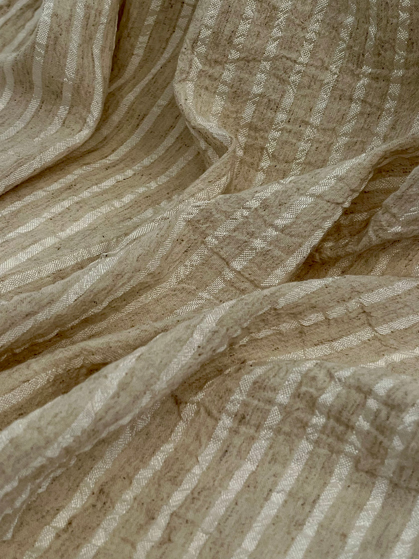 Doğadan Esinlenen Bir Stil İçin Çizgili ve Dokulu İpek Keten Kumaşlar