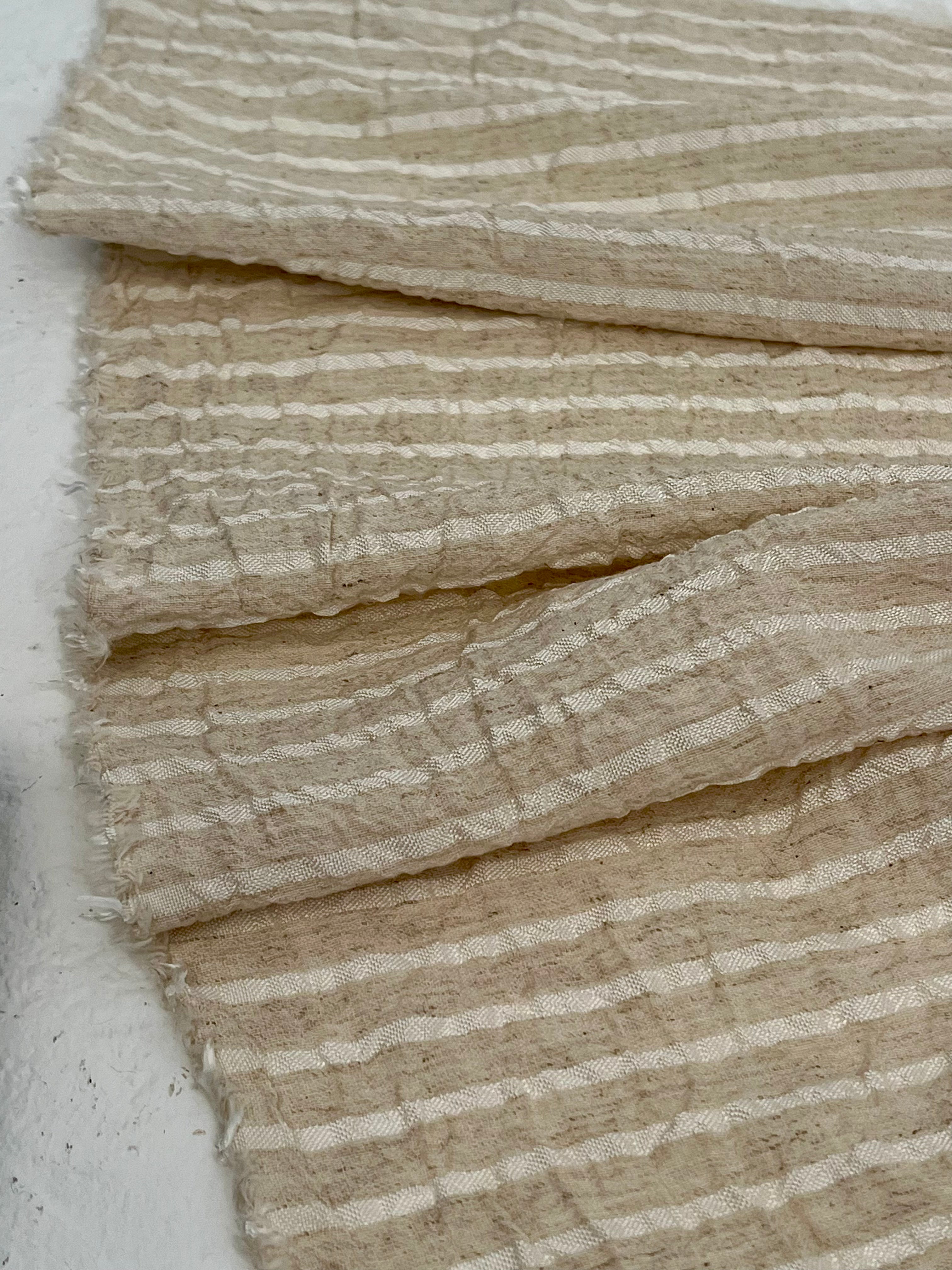 Tissus en lin de soie rayés et texturés pour un style inspiré de la nature, qualité unique pour les robes d'été kimono et les tenues de nouveau-né | Non blanchi.