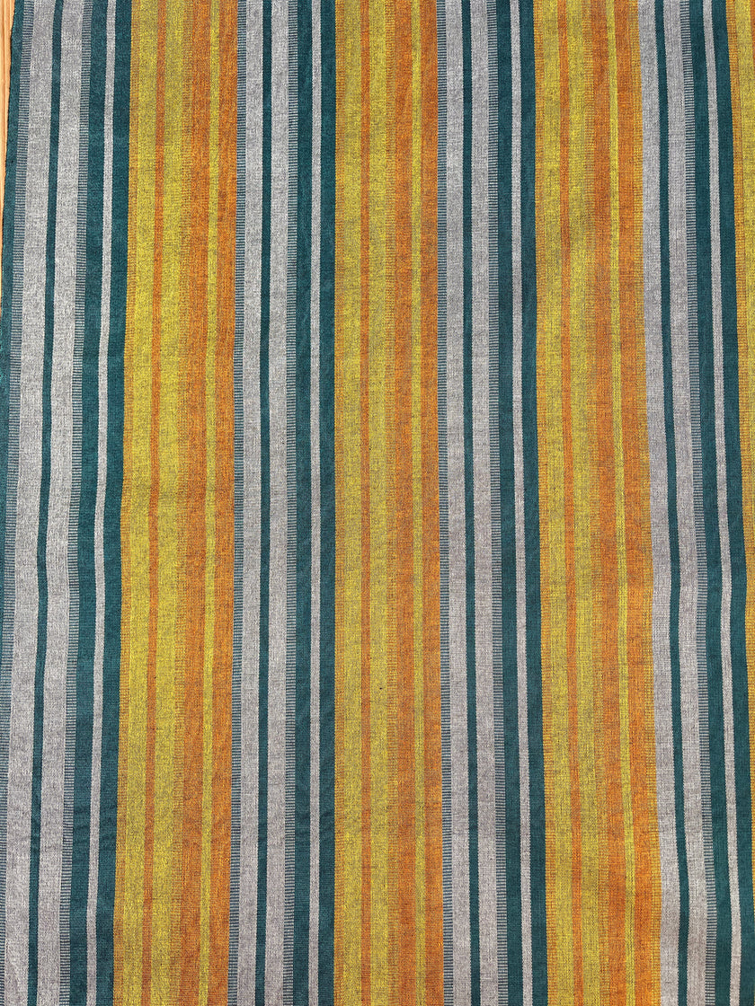 Rembourrage luxueux en soie dorée pour tête de lit ottoman, tissus d'intérieur pour textiles de maison : housses d'oreiller, motifs inspirés du kimono, motifs en filigrane.