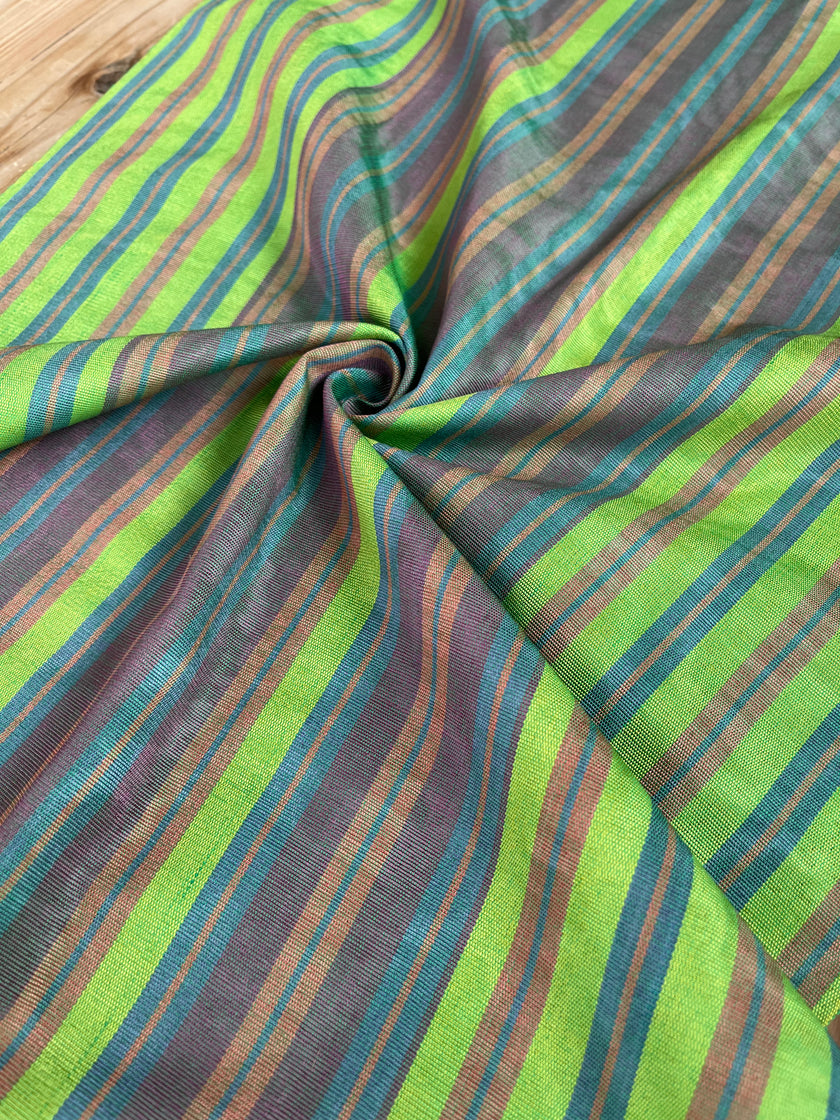 Osmanlı Başlık İçin Altın Lüks İpek Döşeme, Ev Tekstili İç Mekan Kumaşları: Yastık Kılıfları, Kimono Esintili Tasarımlar, Filigran Desenleri.