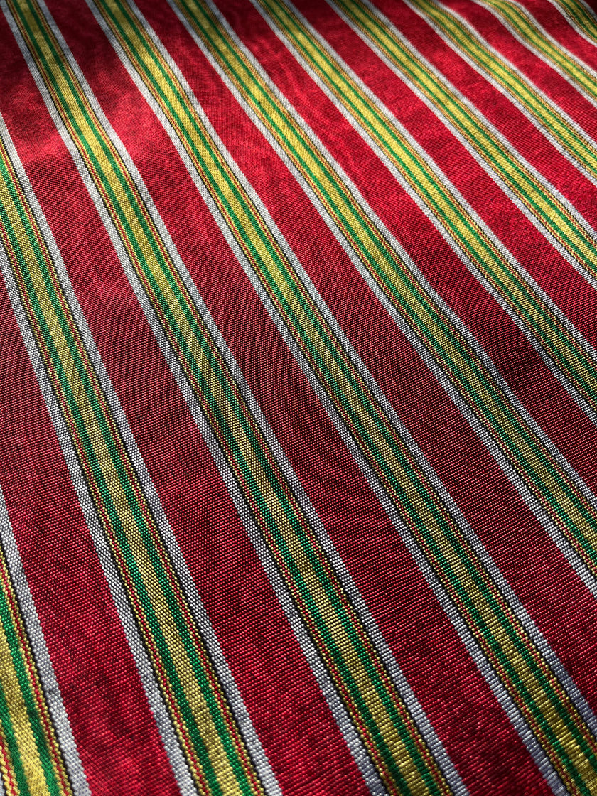 Osmanlı Başlık İçin Altın Lüks İpek Döşeme, Ev Tekstili İç Mekan Kumaşları: Yastık Kılıfları, Kimono Esintili Tasarımlar, Filigran Desenleri.