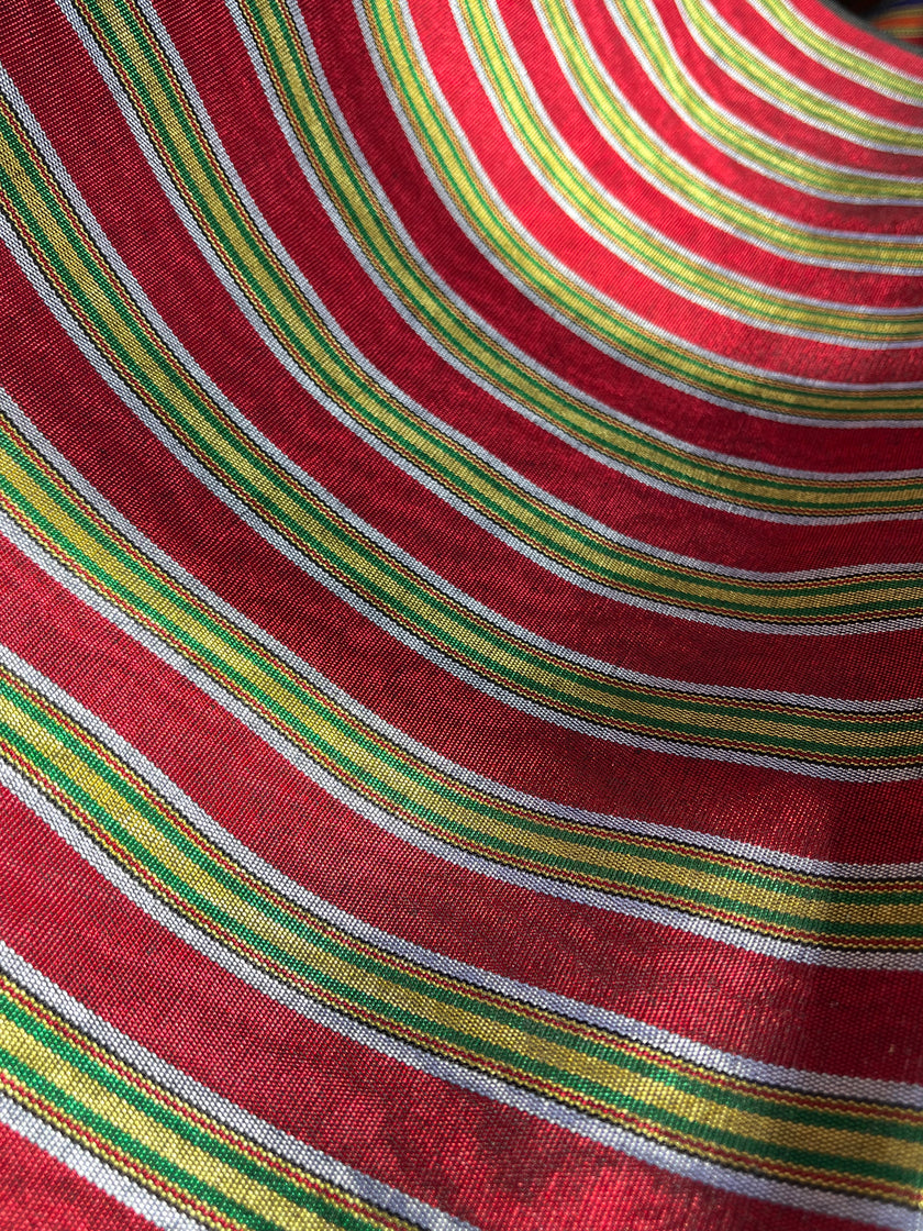 Osmanlı Başlık İçin Altın Lüks İpek Döşeme, Ev Tekstili İç Mekan Kumaşları: Yastık Kılıfları, Kimono Esintili Tasarımlar, Filigran Desenleri.