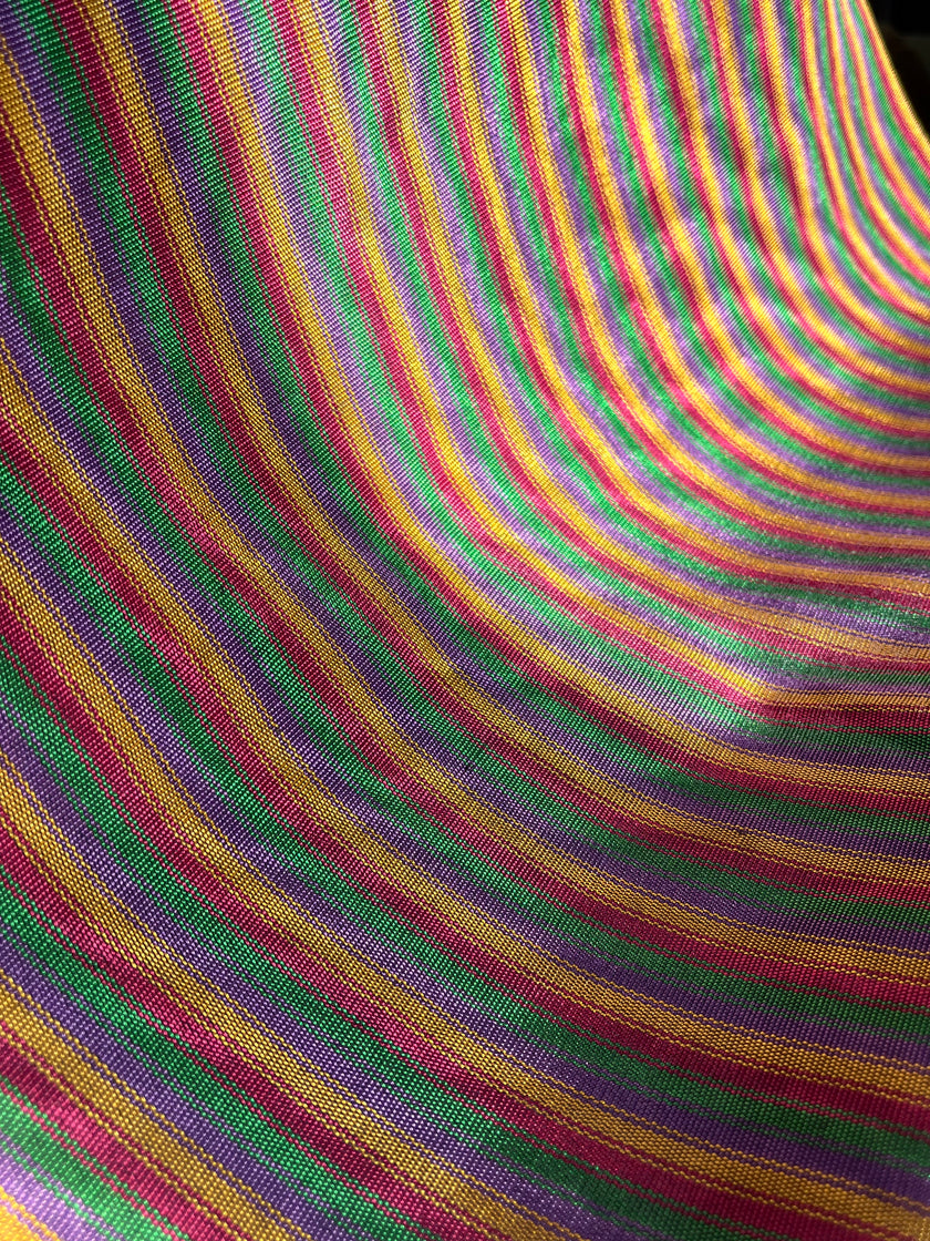 Osmanlı Başlık İçin Altın Lüks İpek Döşeme, Ev Tekstili İç Mekan Kumaşları: Yastık Kılıfları, Kimono Esintili Tasarımlar, Filigran Desenleri.