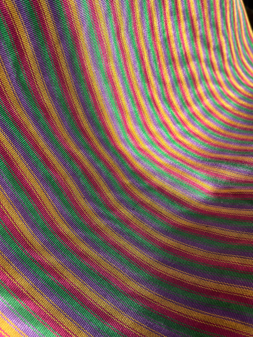 Osmanlı Başlık İçin Altın Lüks İpek Döşeme, Ev Tekstili İç Mekan Kumaşları: Yastık Kılıfları, Kimono Esintili Tasarımlar, Filigran Desenleri.