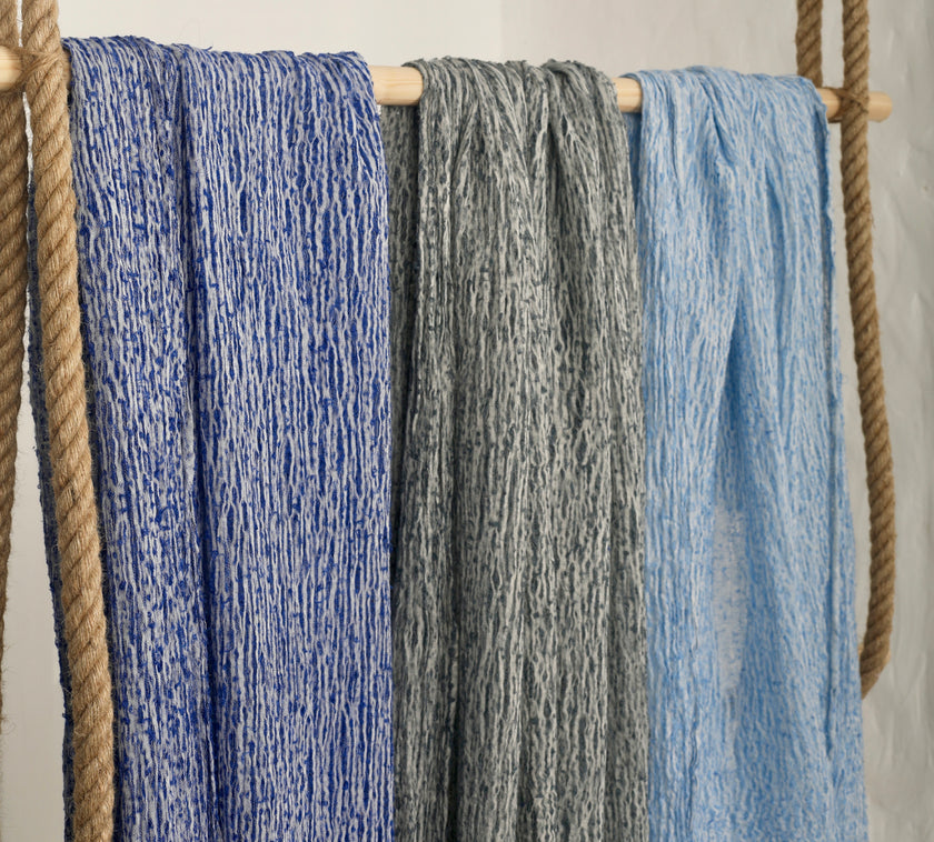 Tissus naturels uniques Sax Blue : mélange de lin en coton funky, transparent et texturé | Tissus spéciaux de qualité avec texture 3D pour les créations estivales.