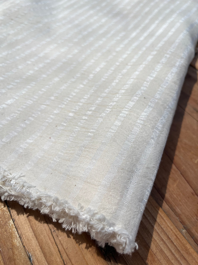 Doğadan Esinlenen Bir Stil İçin Çizgili ve Dokulu İpek Keten Kumaşlar