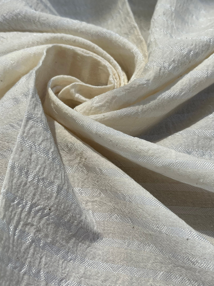 Doğadan Esinlenen Bir Stil İçin Çizgili ve Dokulu İpek Keten Kumaşlar