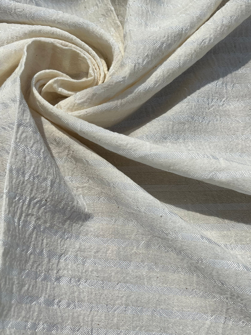 Doğadan Esinlenen Bir Stil İçin Çizgili ve Dokulu İpek Keten Kumaşlar