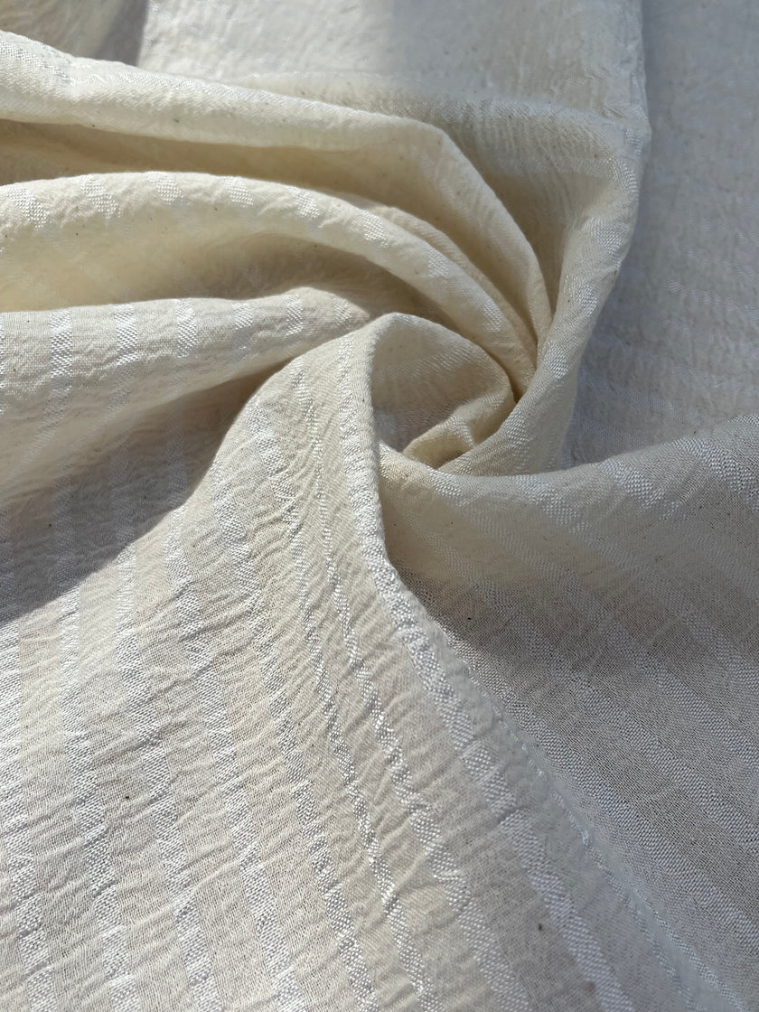 Doğadan Esinlenen Bir Stil İçin Çizgili ve Dokulu İpek Keten Kumaşlar