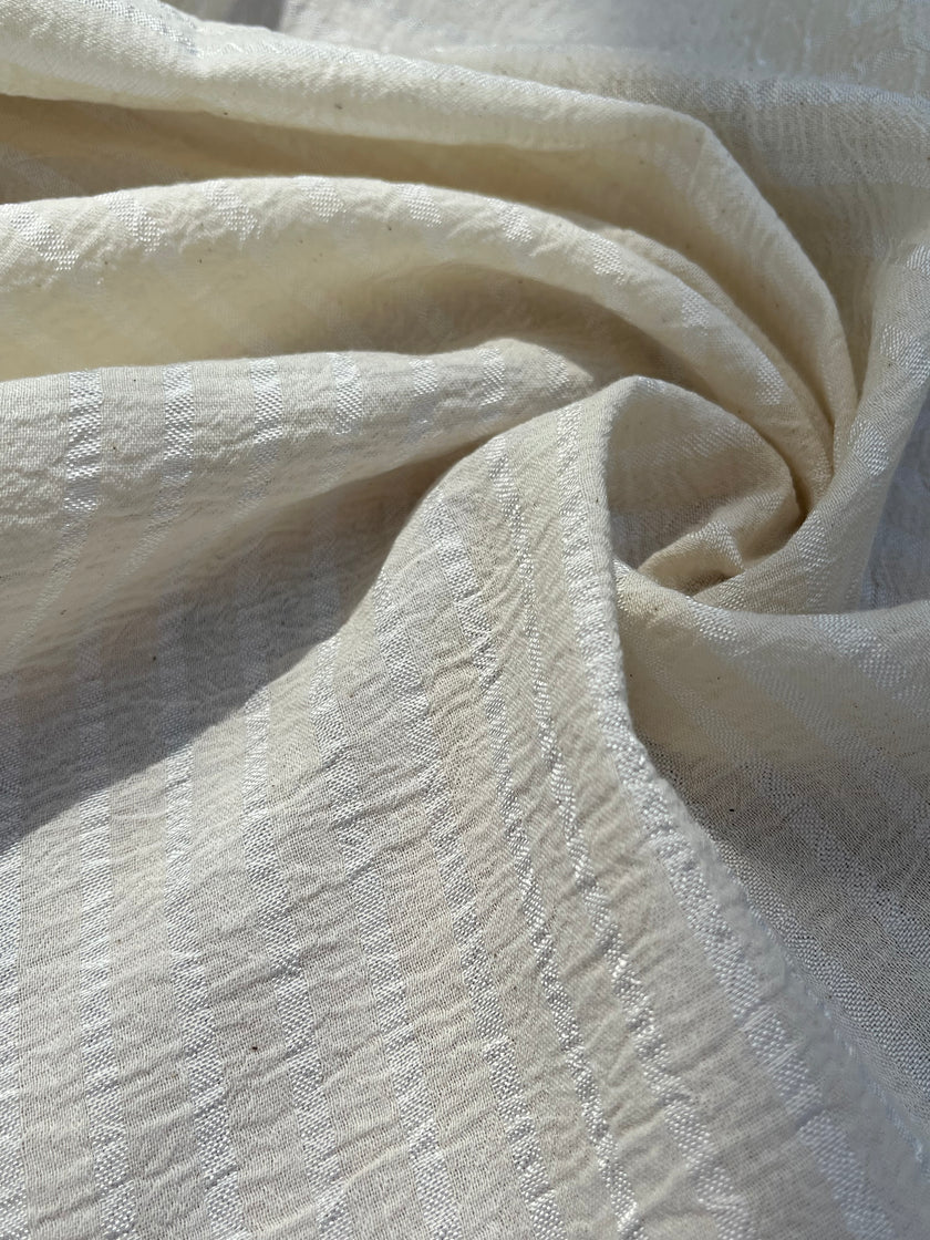 Doğadan Esinlenen Bir Stil İçin Çizgili ve Dokulu İpek Keten Kumaşlar