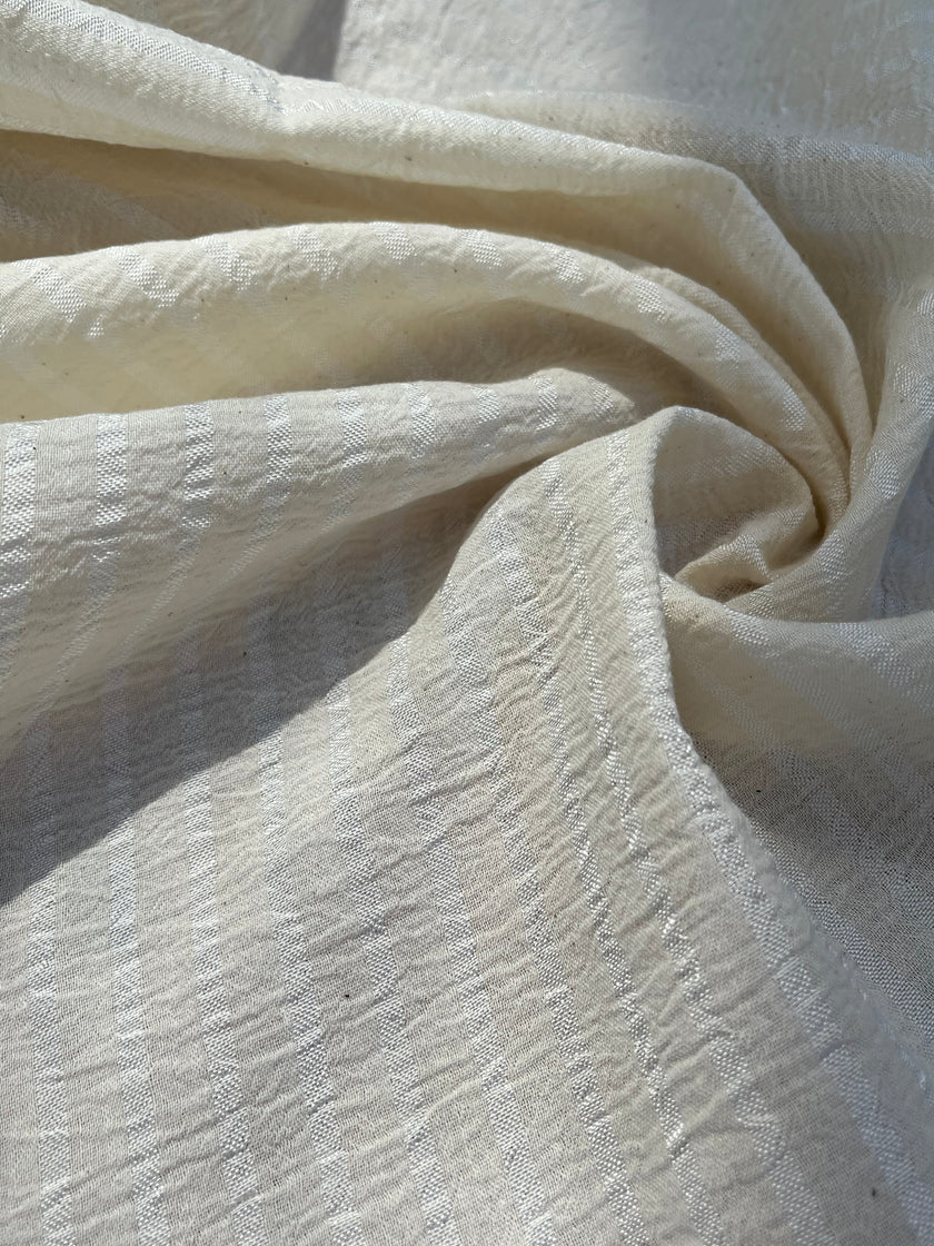 Doğadan Esinlenen Bir Stil İçin Çizgili ve Dokulu İpek Keten Kumaşlar