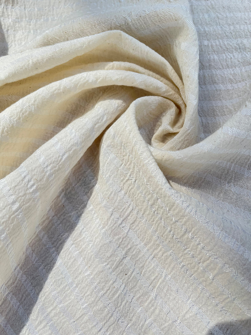 Doğadan Esinlenen Bir Stil İçin Çizgili ve Dokulu İpek Keten Kumaşlar