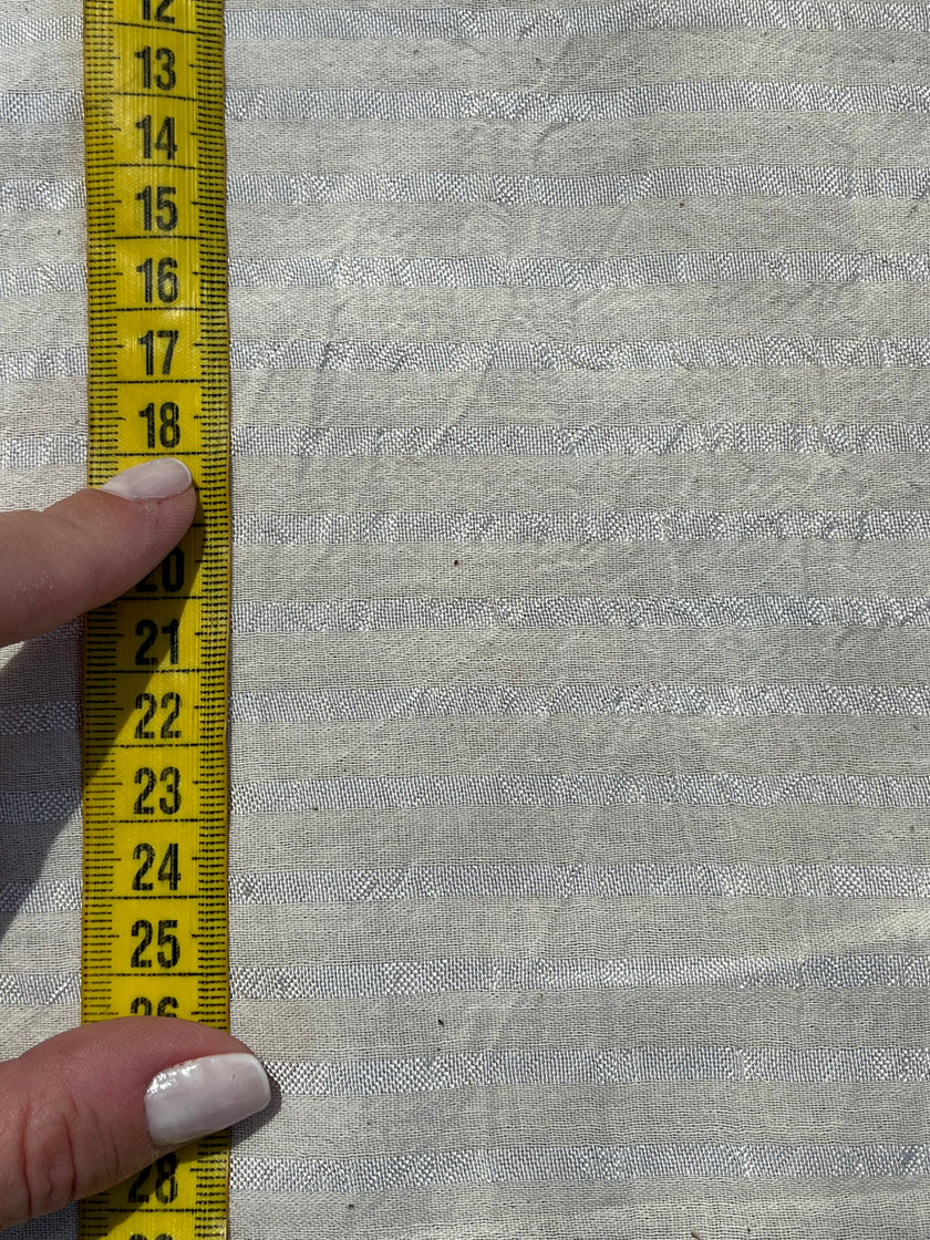 Doğadan Esinlenen Bir Stil İçin Çizgili ve Dokulu İpek Keten Kumaşlar