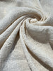 Tissu en coton froissé extensible neutre, surface texturée, coton tissé à la main blanc cassé, coton beige biologique semi-transparent et non blanchi.