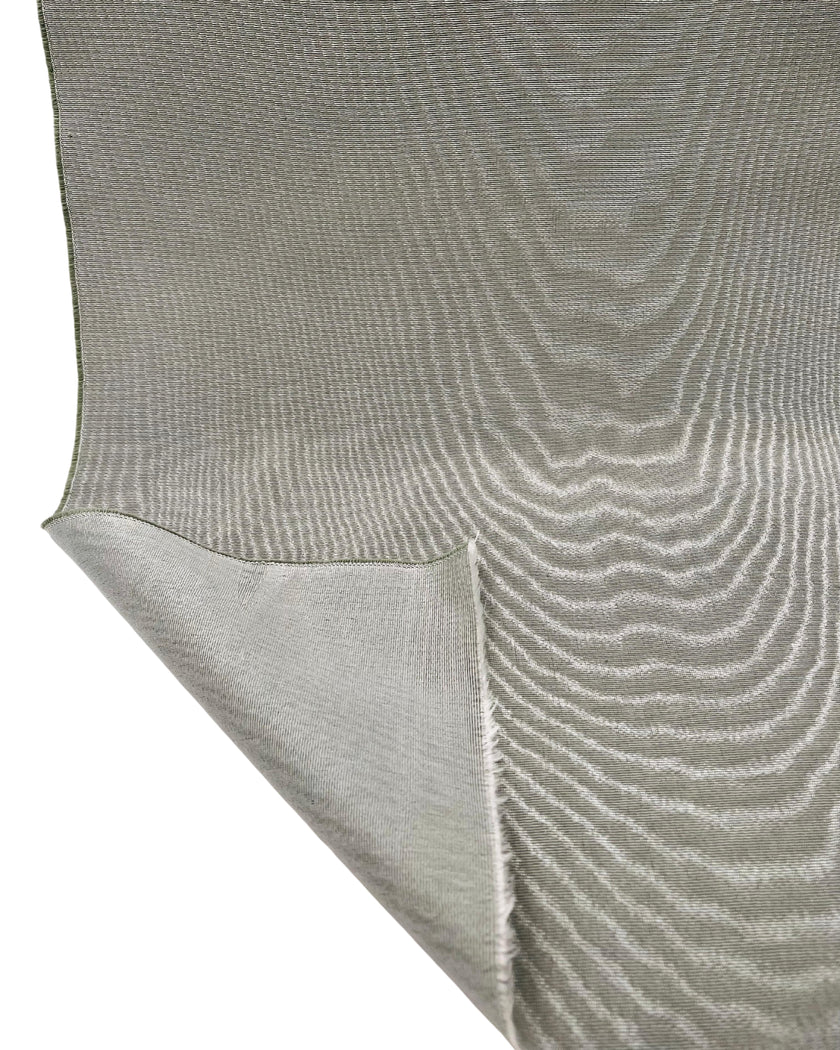 Rembourrage luxueux en soie vert pastel pour tête de lit ottoman, tissus d'intérieur pour textiles de maison : housses d'oreiller, motifs inspirés du kimono, motifs en filigrane.