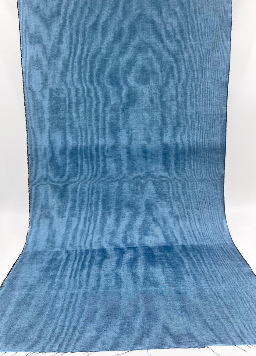 Tapisserie d'ameublement luxueuse en soie bleue pour tête de lit ottomane, tissus d'intérieur pour textiles de maison : housses d'oreiller, motifs inspirés du kimono, motifs en filigrane.