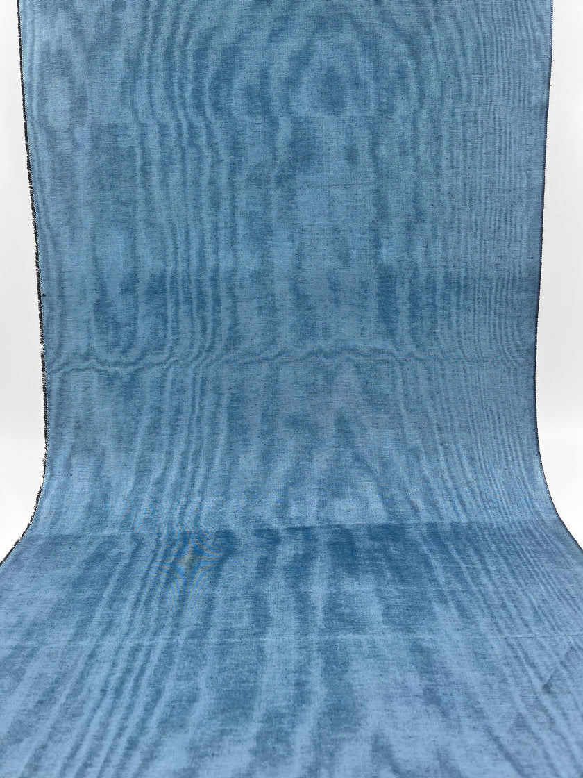 Tapisserie d'ameublement luxueuse en soie bleue pour tête de lit ottomane, tissus d'intérieur pour textiles de maison : housses d'oreiller, motifs inspirés du kimono, motifs en filigrane.