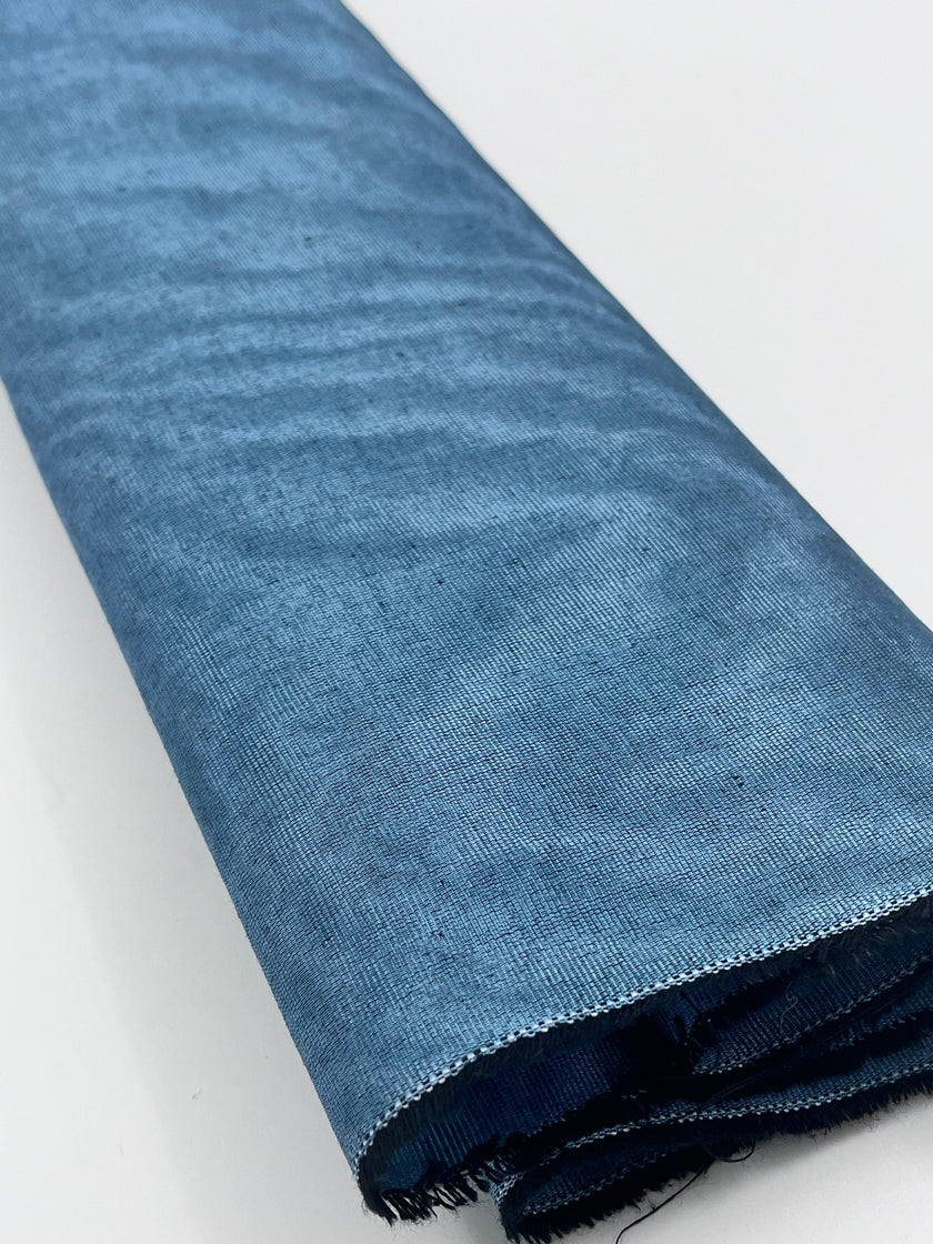 Tapisserie d'ameublement luxueuse en soie bleue pour tête de lit ottomane, tissus d'intérieur pour textiles de maison : housses d'oreiller, motifs inspirés du kimono, motifs en filigrane.