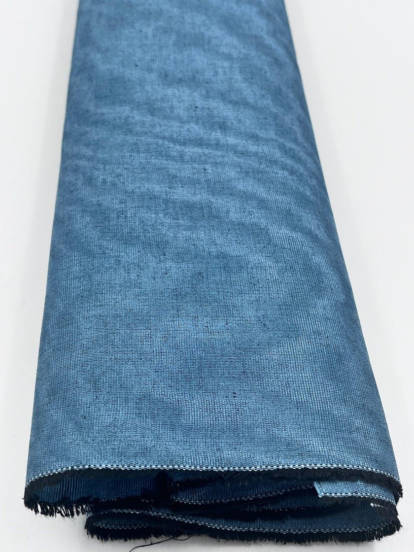 Tapisserie d'ameublement luxueuse en soie bleue pour tête de lit ottomane, tissus d'intérieur pour textiles de maison : housses d'oreiller, motifs inspirés du kimono, motifs en filigrane.