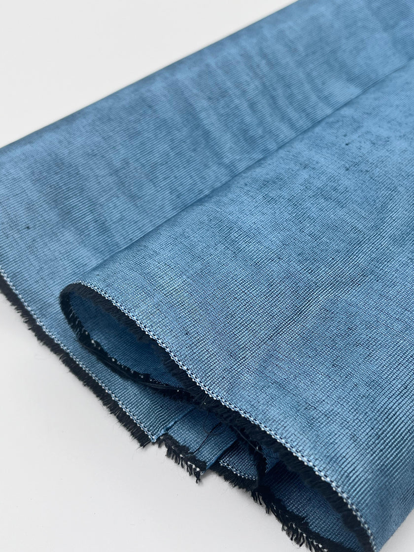 Tapisserie d'ameublement luxueuse en soie bleue pour tête de lit ottomane, tissus d'intérieur pour textiles de maison : housses d'oreiller, motifs inspirés du kimono, motifs en filigrane.