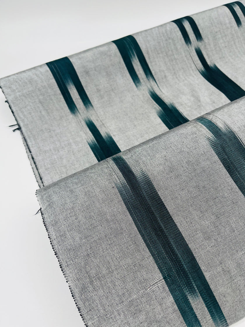 Osmanlı Başlıklı Ikat Gümüş Yeşil Çizgili Lüks İpek Döşeme, Ev Tekstili İç Mekan Kumaşları: Yastık Kılıfları, Kimono Esintili Tasarımlar, Filigran Desenleri.