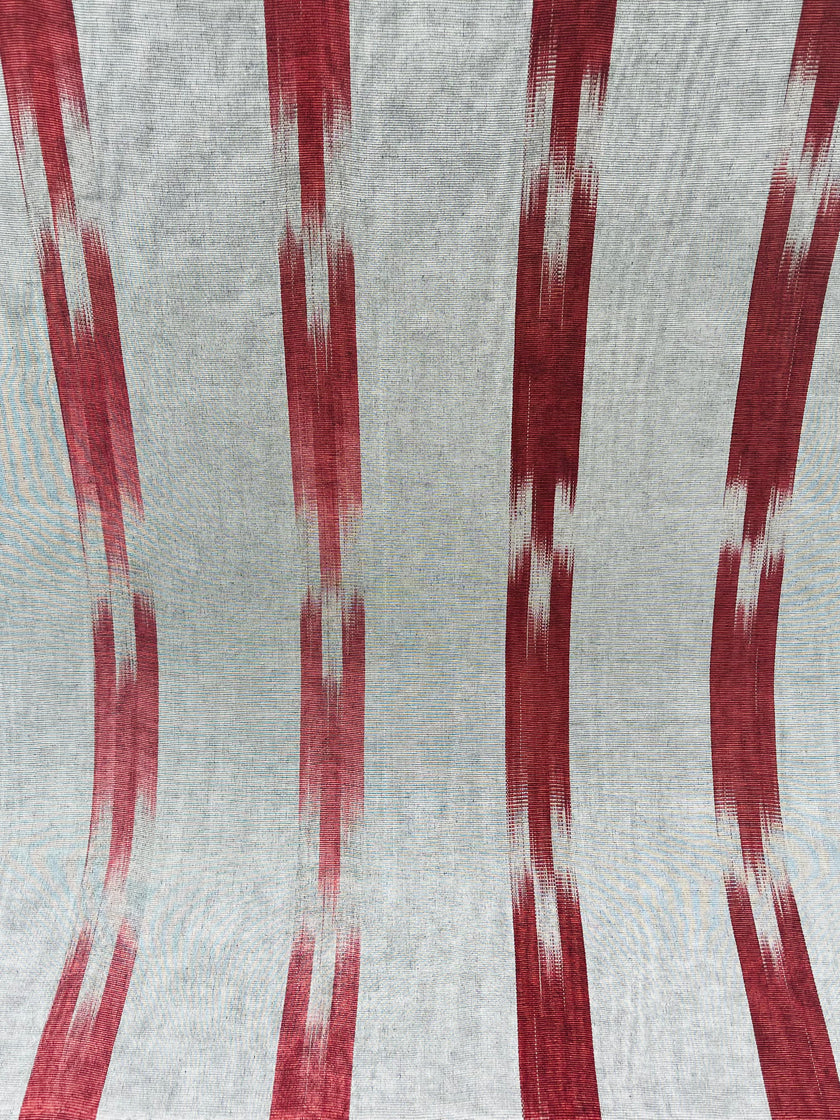 Rembourrage luxueux en soie à rayures rouges Ikat Siver pour tête de lit ottoman, tissus d'intérieur pour textiles de maison : housses d'oreiller, motifs inspirés du kimono, motifs en filigrane.