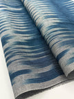Rembourrage luxueux en soie à rayures Ikat bleues pour tête de lit ottoman, tissus d'intérieur pour textiles de maison : housses d'oreiller, motifs inspirés du kimono, motifs en filigrane.