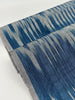 Rembourrage luxueux en soie à rayures Ikat bleues pour tête de lit ottoman, tissus d'intérieur pour textiles de maison : housses d'oreiller, motifs inspirés du kimono, motifs en filigrane.