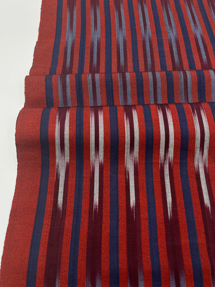 Lacivert Kırmızı İkat Çizgili Lüks İpek Döşeme Osmanlı Başlık, Ev Tekstili İç Mekan Kumaşları: Yastık Kılıfları, Kimono Esintili Tasarımlar, Filigran Desenleri.