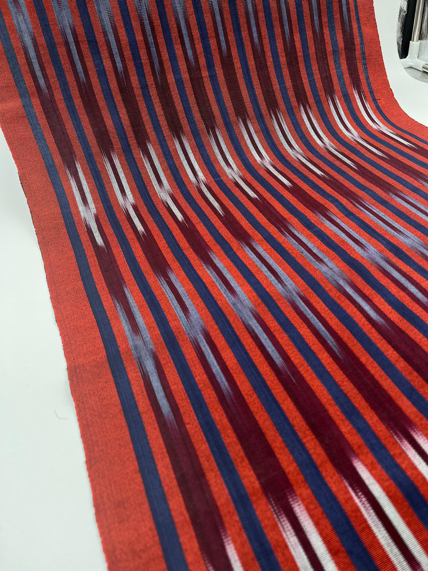 Lacivert Kırmızı İkat Çizgili Lüks İpek Döşeme Osmanlı Başlık, Ev Tekstili İç Mekan Kumaşları: Yastık Kılıfları, Kimono Esintili Tasarımlar, Filigran Desenleri.