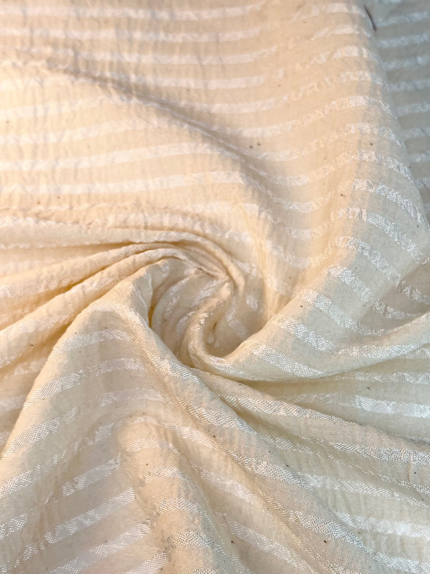 Doğadan Esinlenen Bir Stil İçin Çizgili ve Dokulu İpek Keten Kumaşlar