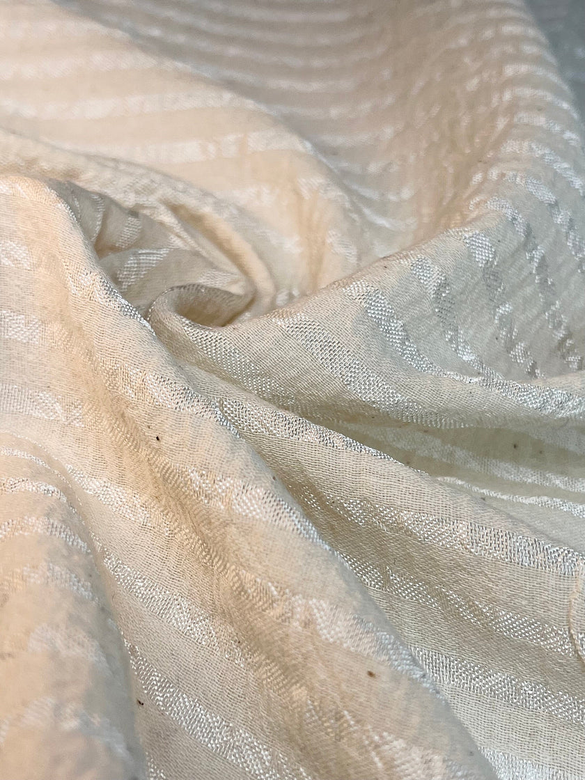 Doğadan Esinlenen Bir Stil İçin Çizgili ve Dokulu İpek Keten Kumaşlar