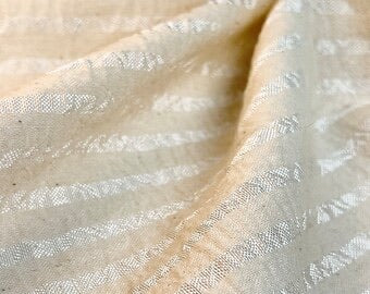 Doğadan Esinlenen Bir Stil İçin Çizgili ve Dokulu İpek Keten Kumaşlar