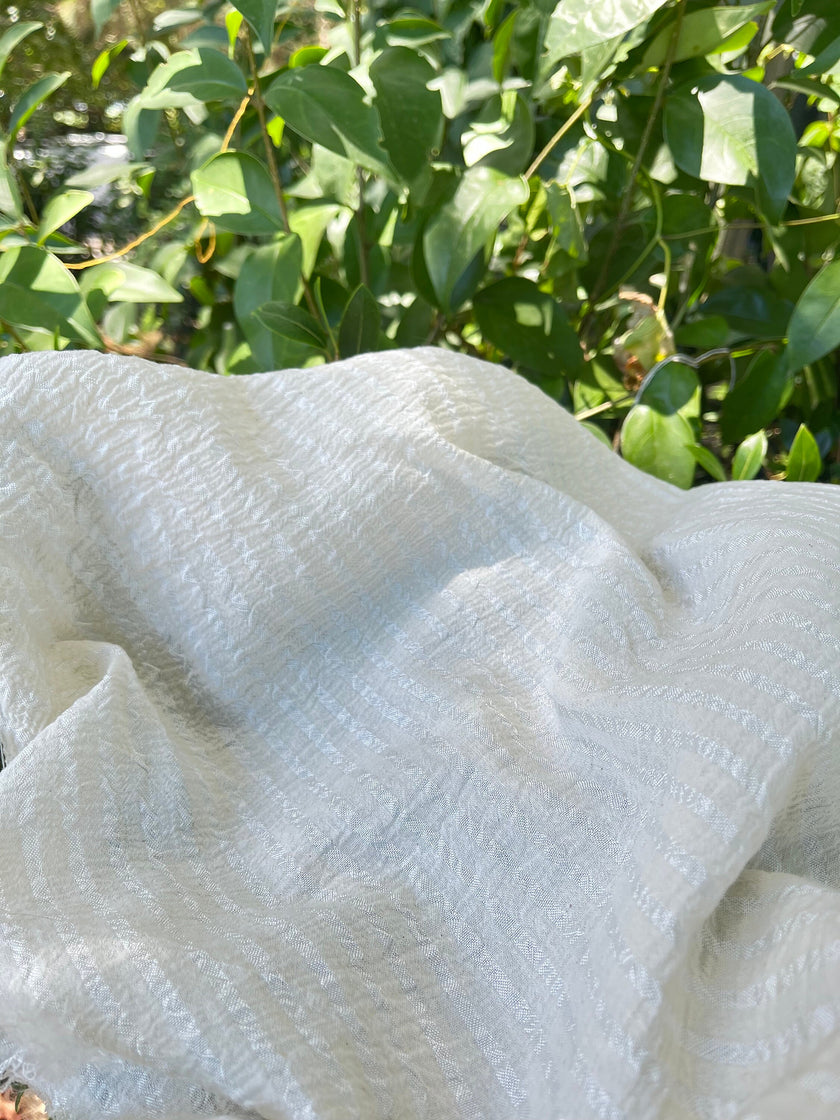 Doğadan Esinlenen Bir Stil İçin Çizgili ve Dokulu İpek Keten Kumaşlar