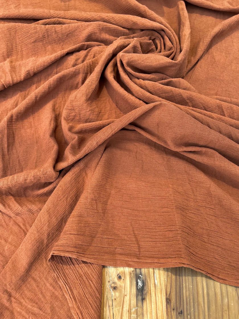 Tissu de gaze froissé, options multicolores disponibles, tissu Sile. Tissu Sile.