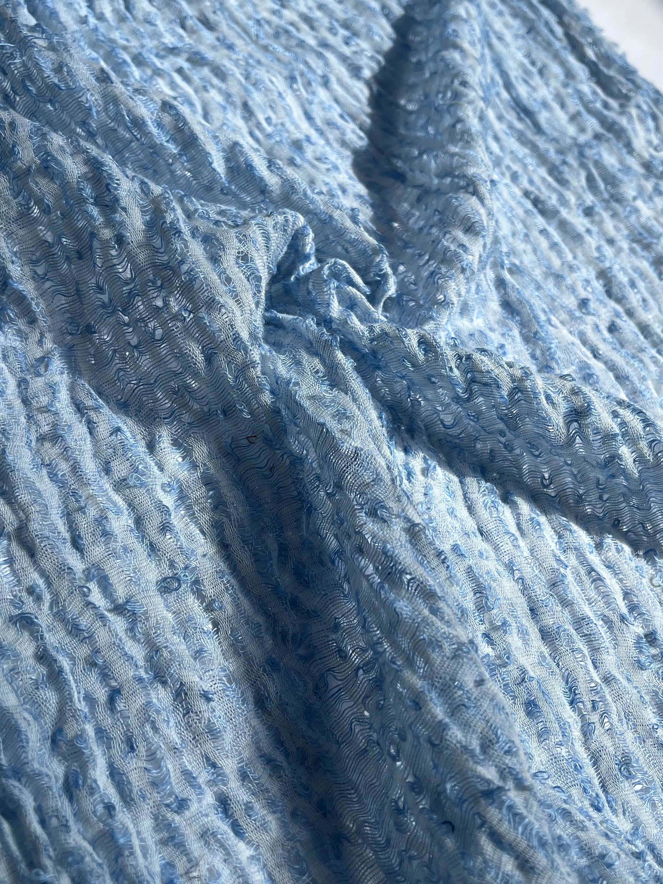 Tissus naturels uniques bleu clair : mélange de lin en coton funky, transparent et texturé | Tissus spéciaux de qualité avec texture 3D pour les créations estivales.