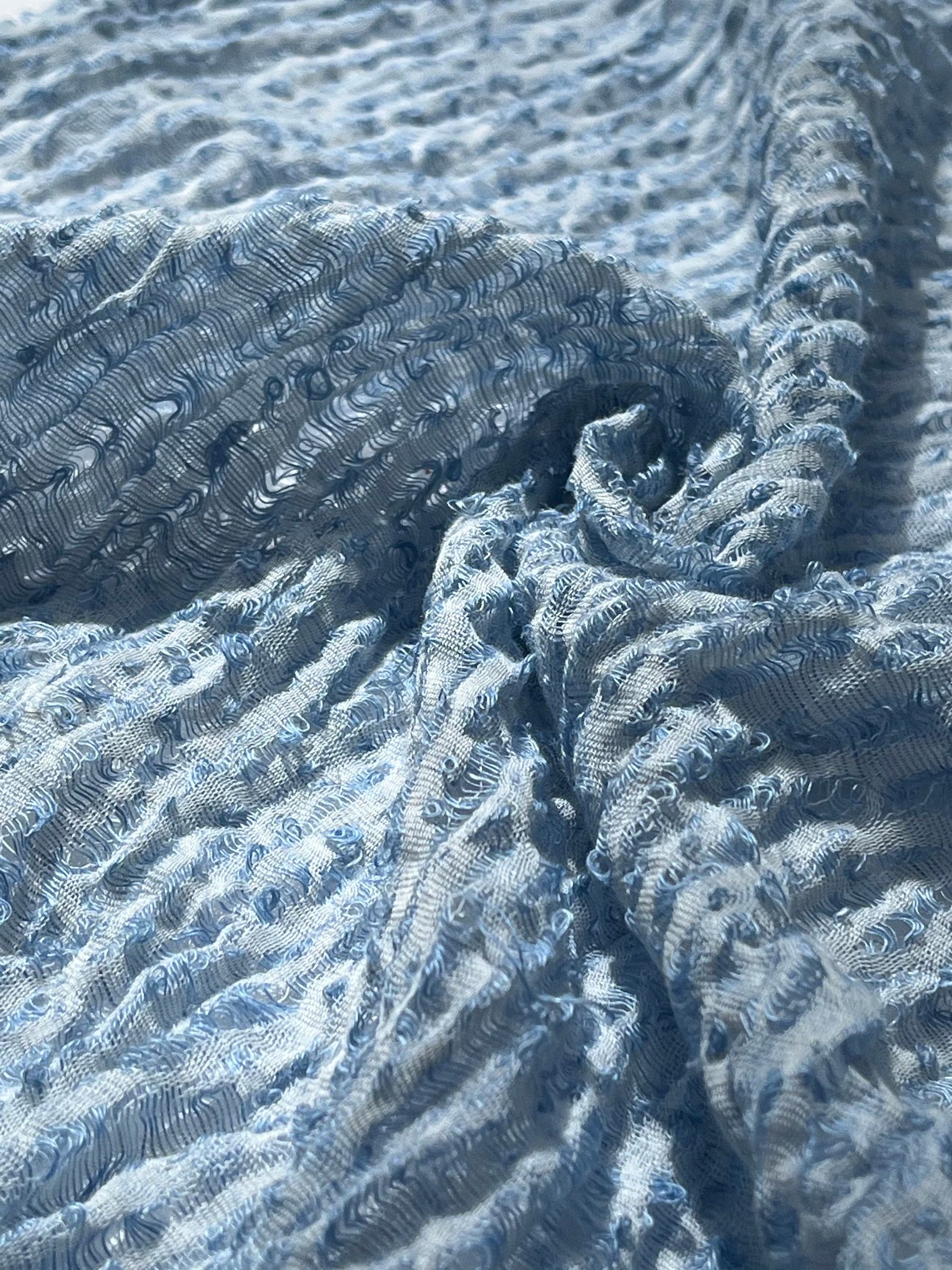 Tissus naturels uniques bleu clair : mélange de lin en coton funky, transparent et texturé | Tissus spéciaux de qualité avec texture 3D pour les créations estivales.